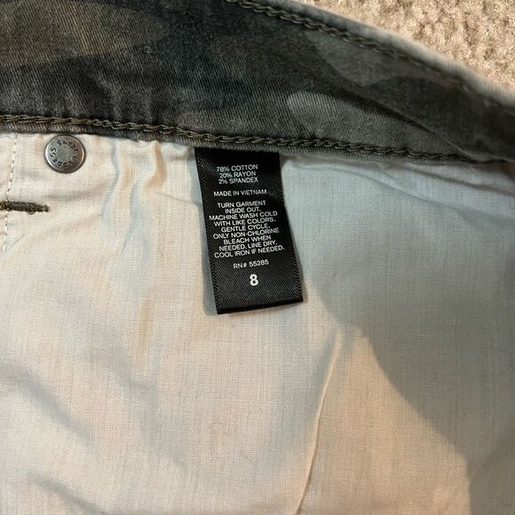 Express Mid Rise Raw Cut Camo Mini Skirt - Picture 5 of 6